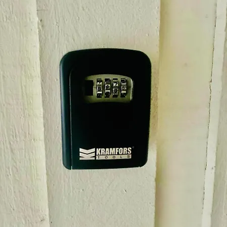 Lejlighed Home, Entire